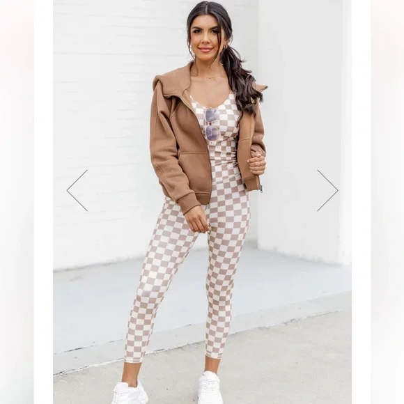 Pink lily 2 piece workout set - Picture 4 of 9